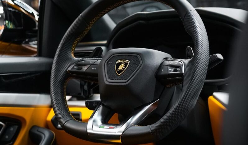 
								Lamborghini Urus full									