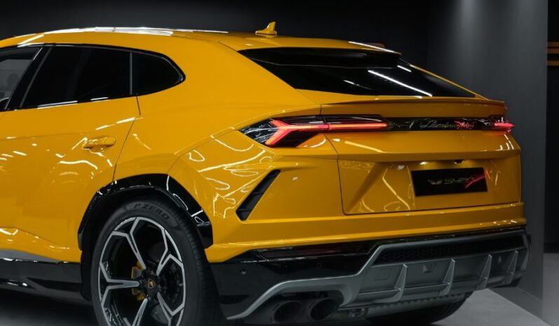 
								Lamborghini Urus full									