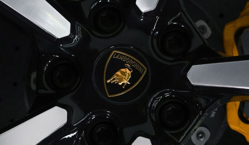 
								Lamborghini Urus full									