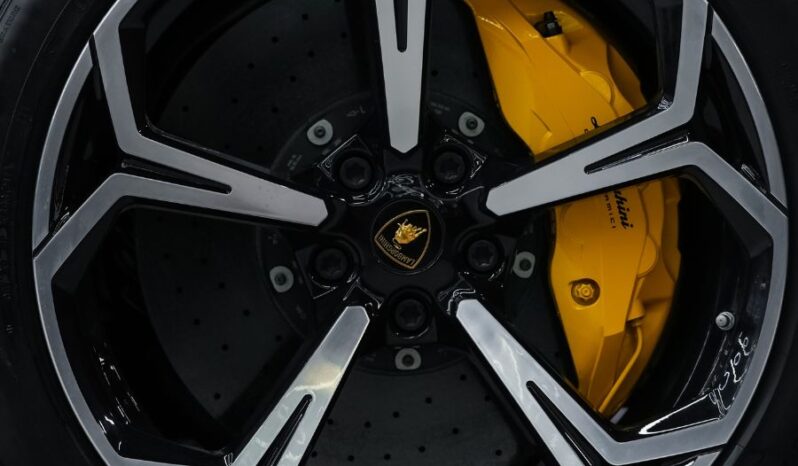 
								Lamborghini Urus full									