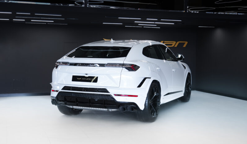 
								Lamborghini Urus full									