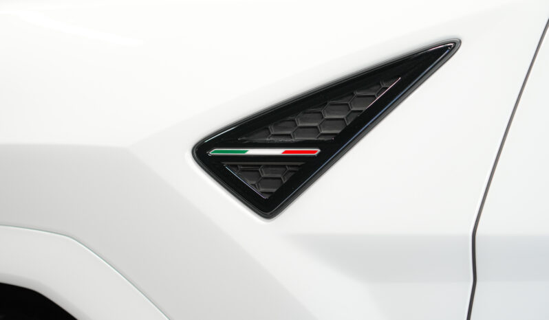 
								Lamborghini Urus full									