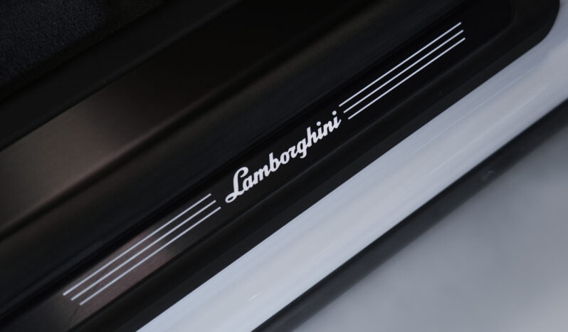 
								Lamborghini Urus full									