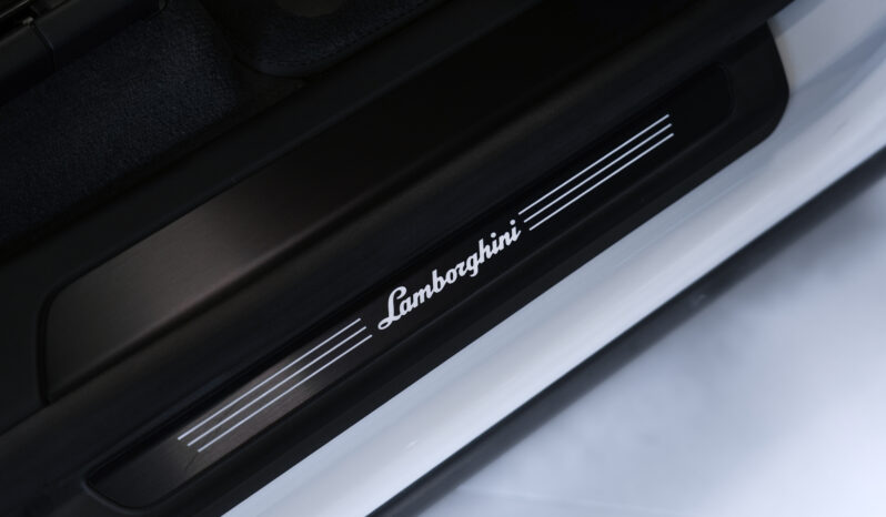 
								Lamborghini Urus full									