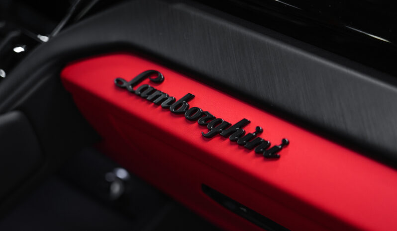 
								Lamborghini Urus full									