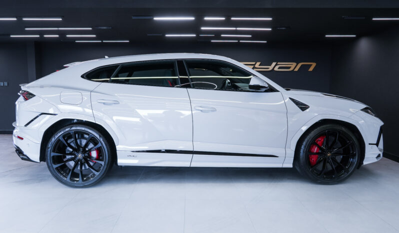 
								Lamborghini Urus full									