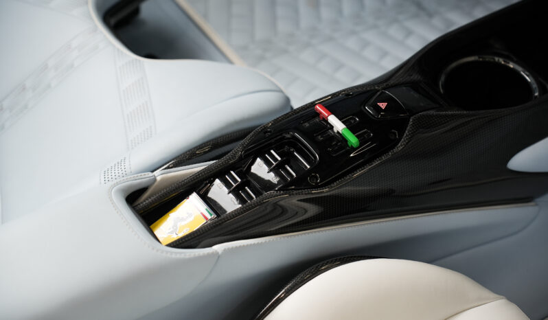 
								Ferrari SF90 Spider full									