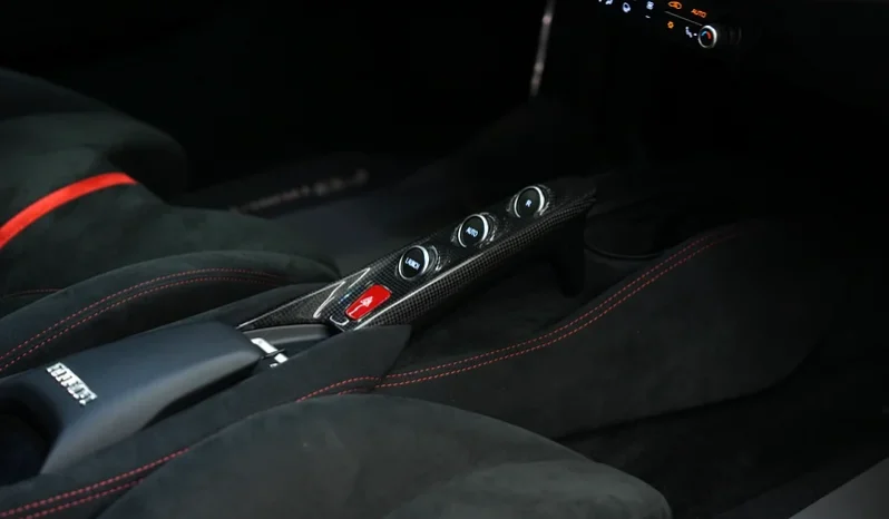 
								Ferrari F8 Tributo full									